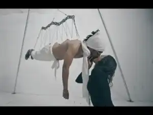 Video: Siimba Liives Long - Hooked